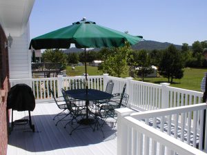 Read more about the article Summer Deck Projects: What Homeowners Should Know Before They Build
