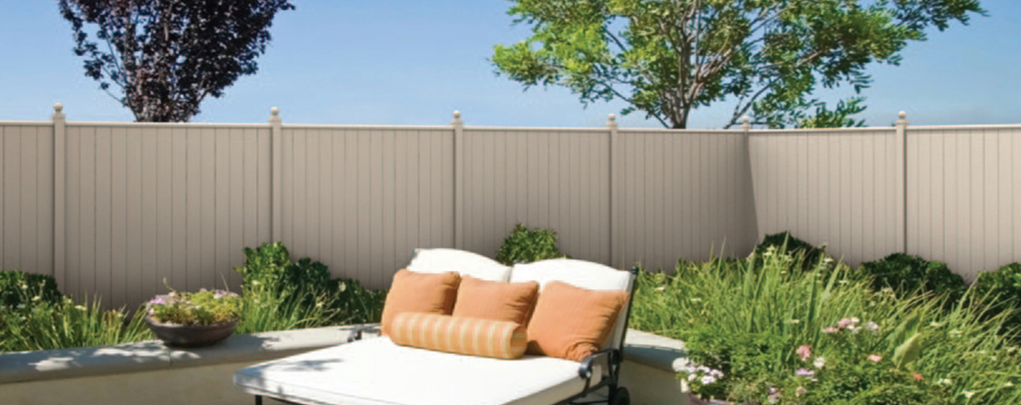 You are currently viewing Enhance Your Curb Appeal This February with Tek-Rail’s Vinyl & Aluminum Fencing and Railing