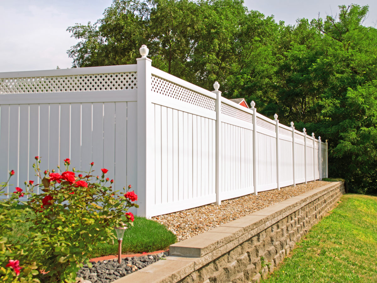Benefits of Vinyl Fencing TekRail Inc.