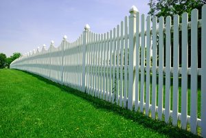 Read more about the article Spring Ready: Prepping Your Vinyl and Aluminum Fencing and Railing